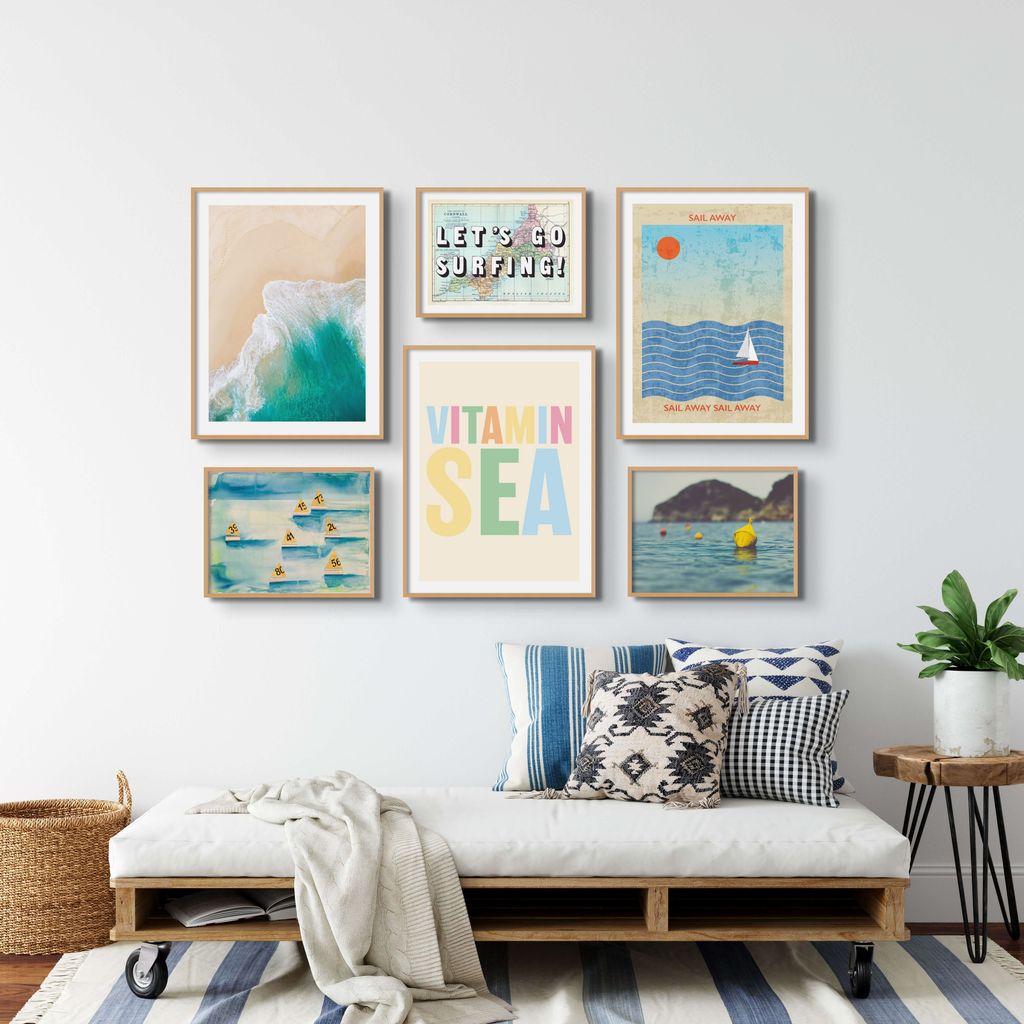 Pared decorada con ilustraciones veraniegas