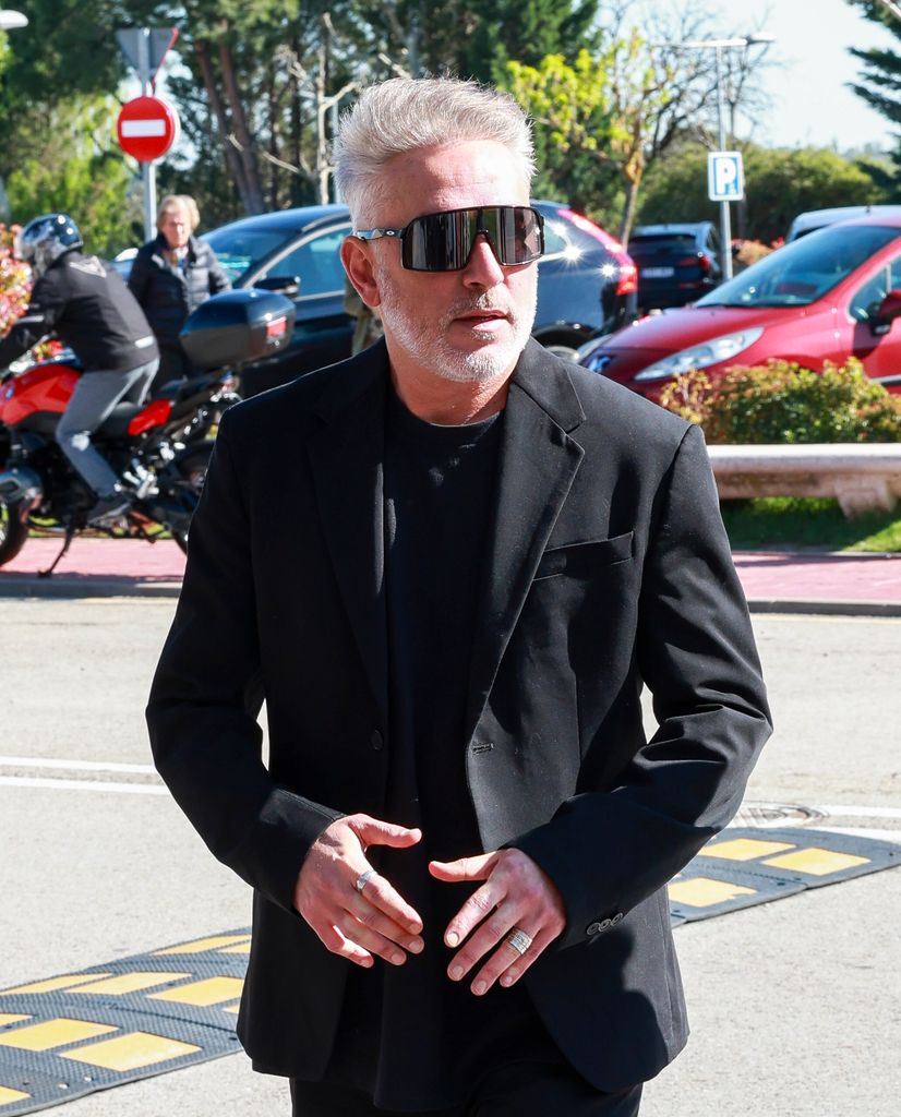 Kiko Hernández en el funeral de la madre de Lydia Lozano