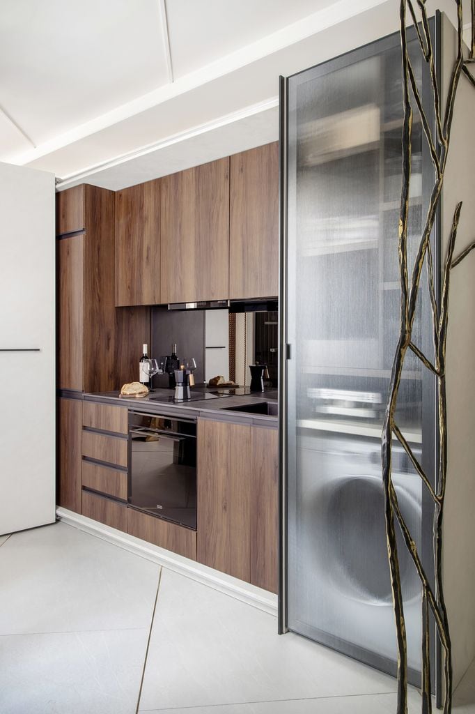 Cocina con lavadero, una zona tras una puerta acristalada