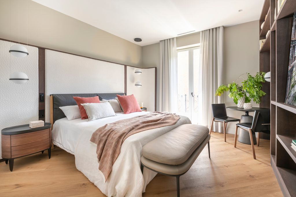 Dormitorio con cabecero XL de formas envolventes