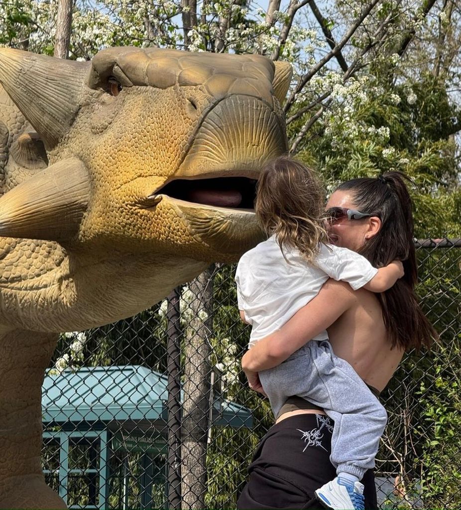 Valentina Ferrer con su hijo Río. 