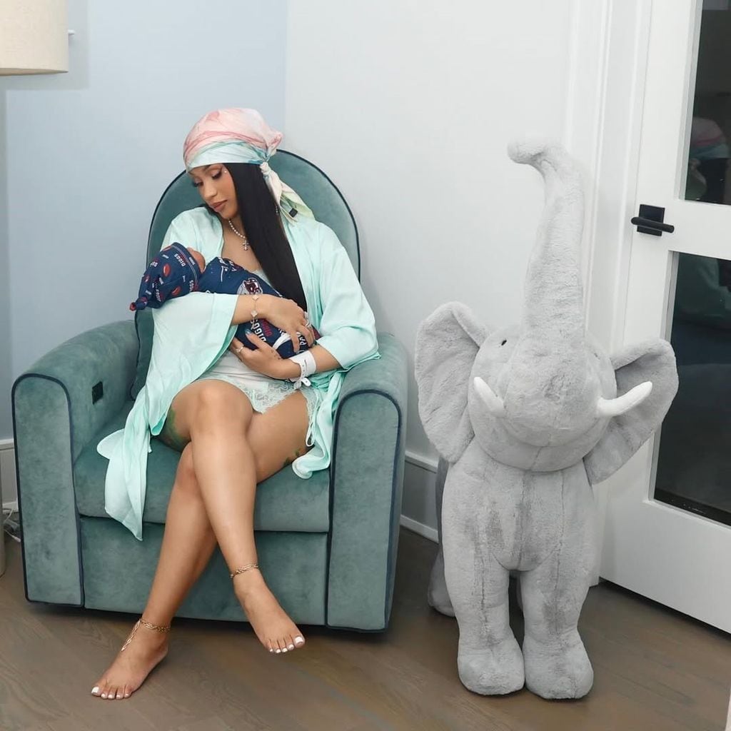 Con esta imagen, la cantante dio a conocer el nacimiento de su cuarto hijo.