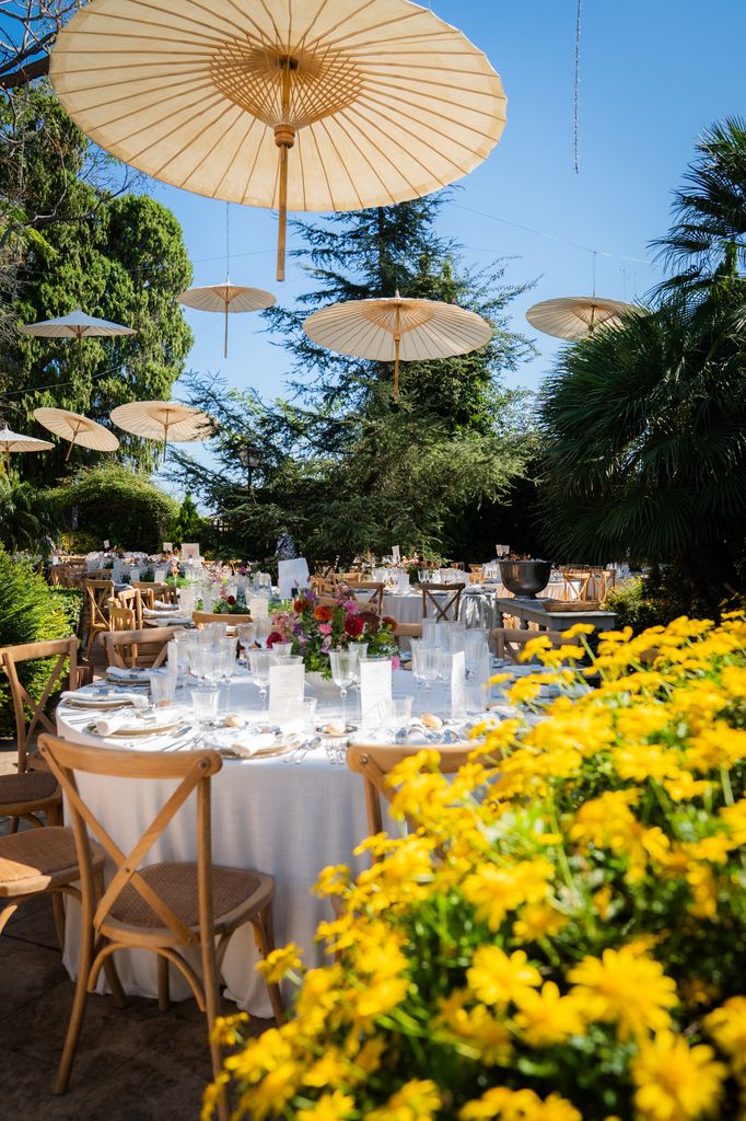 Decoración de mesas de boda al aire libre
