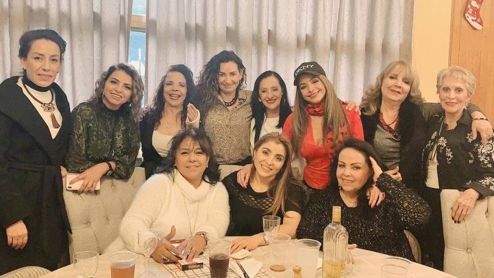 Pilar Montenegro reapareció rodeada de varias amigas en plena Nochebuena