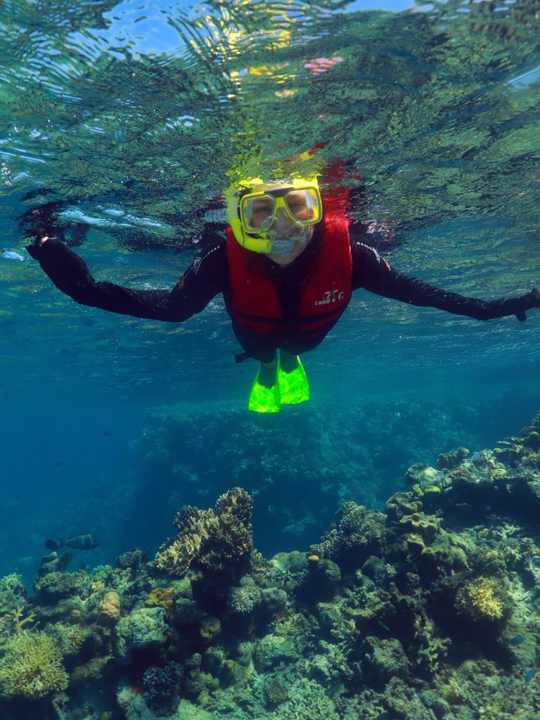 Yasmina Paiman bucea en la Gran Barrera de Coral