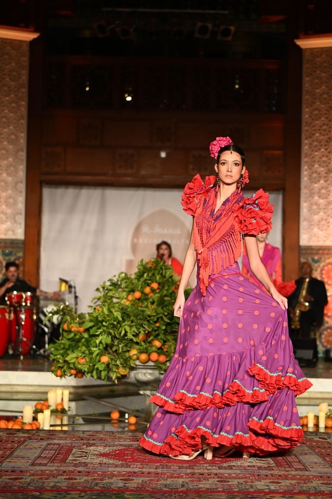 "Esta colección es un viaje en el tiempo donde la moda flamenca dialoga con la herencia árabe que aún se siente en el sur"