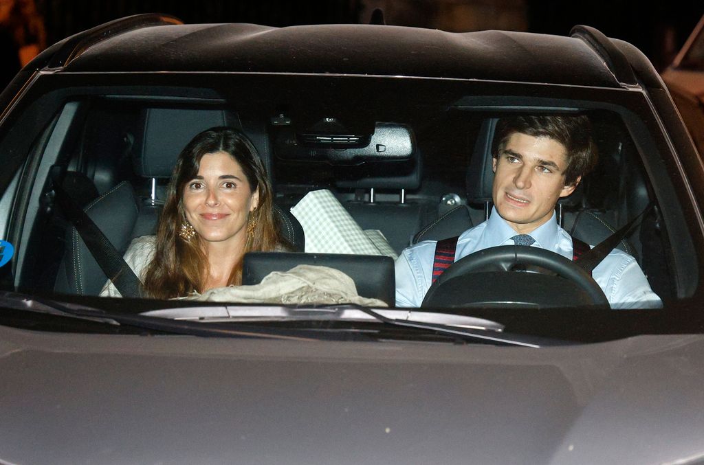 Carlos Fitz-Stuart y Belén Corsini salen del Palacio de Liria donde han asistido al cumpleaños del Duque de Alba, a 2 de octubre de 2025, en Madrid (España) 