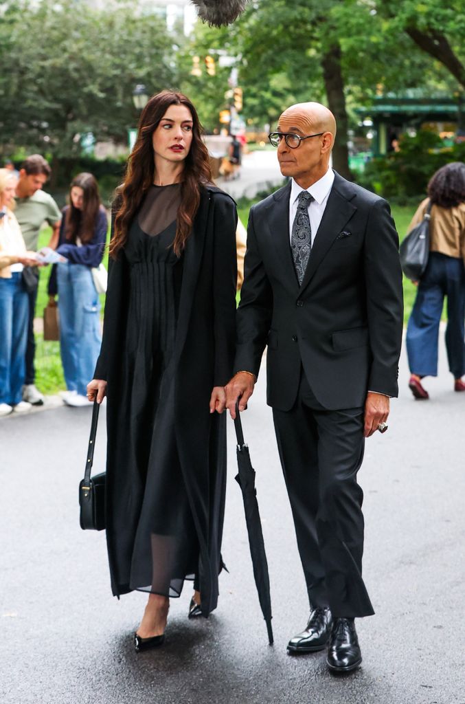 Anne Hathaway y Stanley Tucci en Nueva York, grabando 'El diablo viste de Prada 2'.
