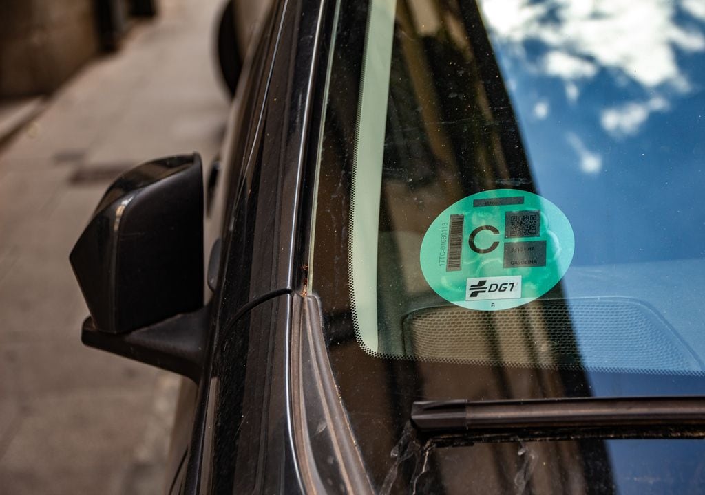 Un vehículo con etiqueta C de la DGT puede circular por Madrid sin restricciones, a diferencia de los coches sin distintivo ambiental afectados por la moratoria