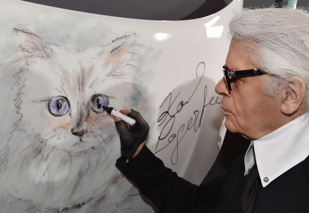 El diseñador Karl Lagerfeld tenía un lazo muy especial con su gatita, Choupette