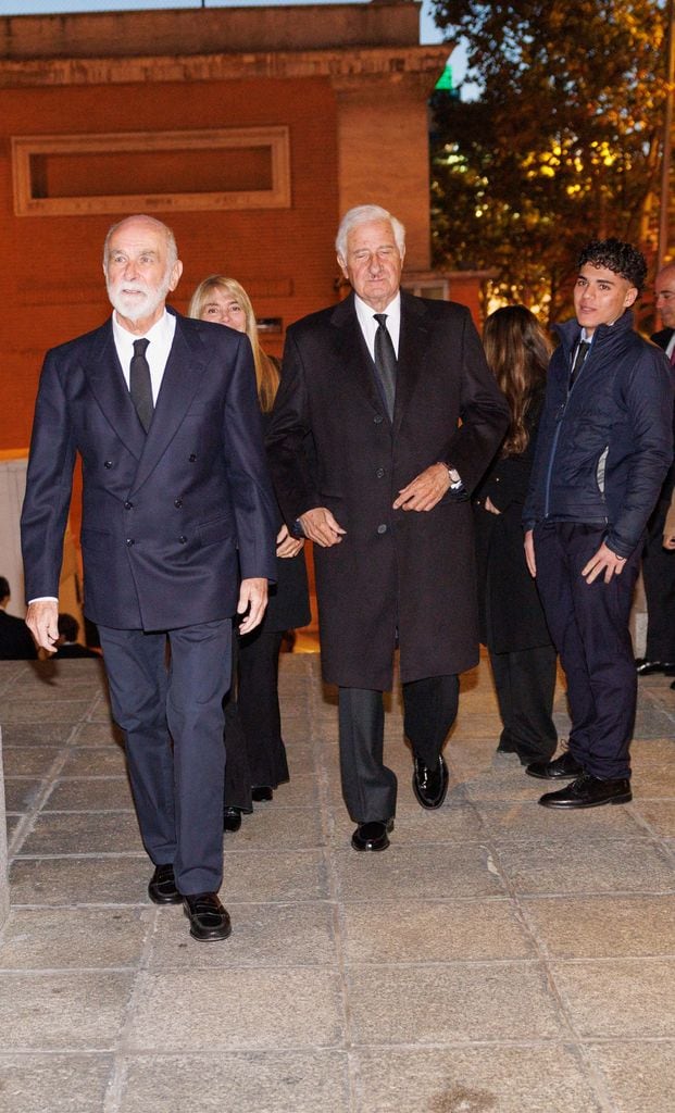 El duque de Híjar ha estado hablando con su llegada con algunos familiares