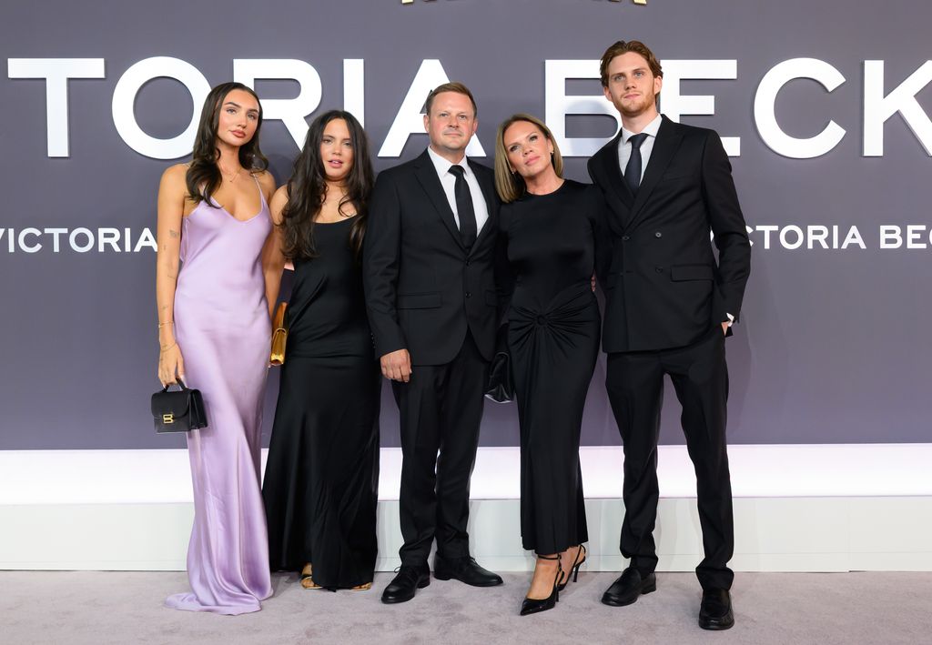 Louise Adams y su familia en el estreno del documental de Victoria Beckham en Londres, el 8 de octubre de 2025