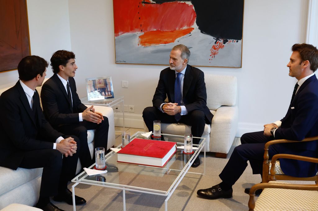 El Rey con Marc y Álex Márquez, campeón y subcampeón del Mundo de MotoGP