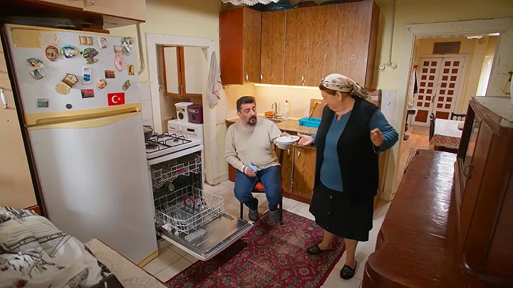 Avance de 'Hermanos': Fatma se aprovecha de la presencia de Akif en su casa