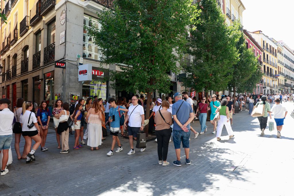 Colas para la pop-up de Aitana