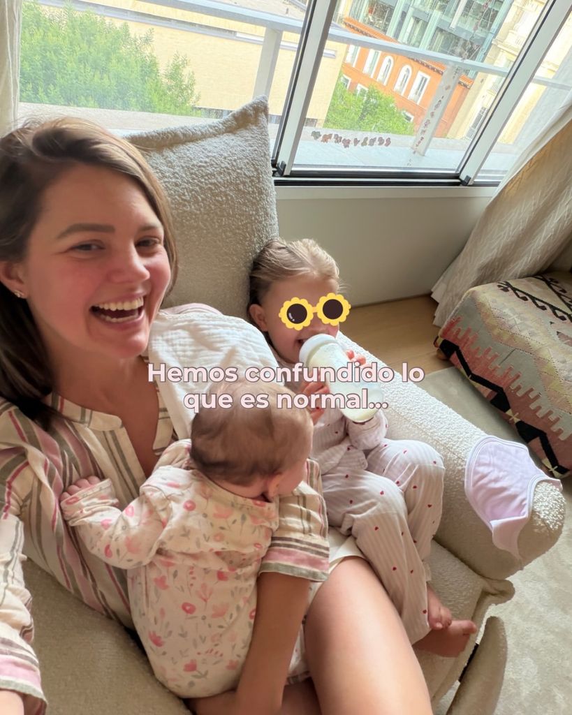 La 'coach', con sus dos hijas