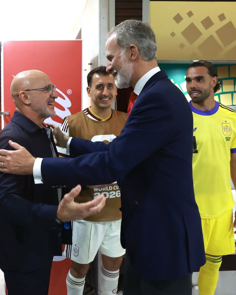 El entrenador de España, Luis de la Fuente, con Felipe VI