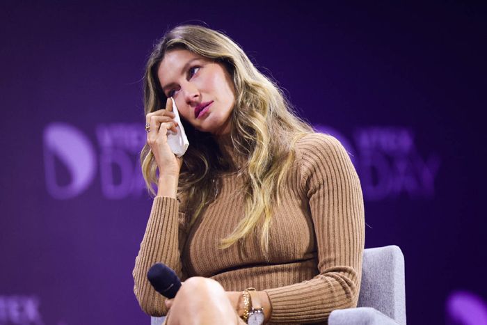 Gisele Bündchen se emociona en un evento en Brasil