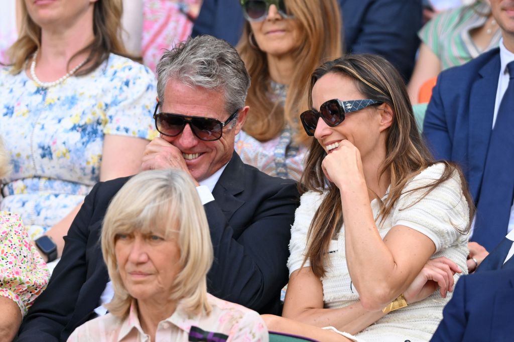 Hugh Grant y Anna Elisabet Eberstein