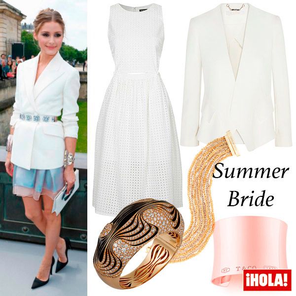 Olivia Palermo, impecable con una americana de color blanco ligeramente holgada, ceñida con un cinturón joya, sobre vestido tornasolado y salones en negro.
