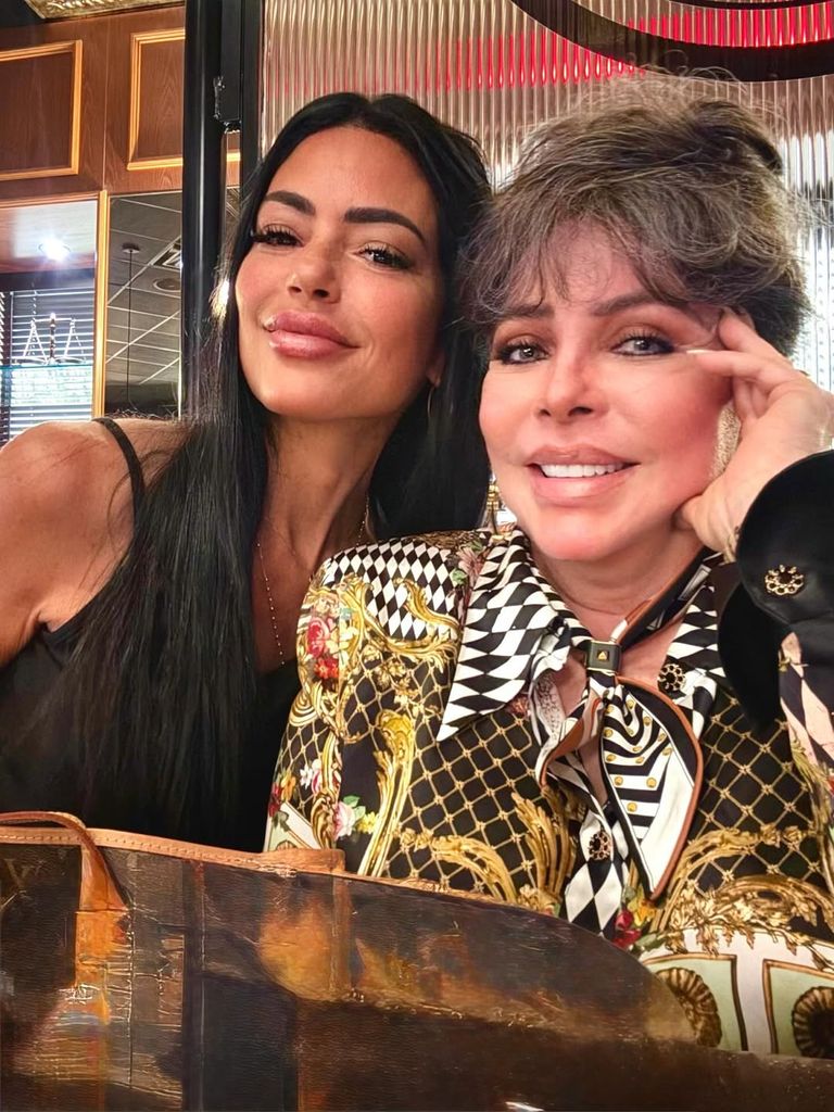 Tras confirmar la noticia de la separación, Mariela borró todas las fotos con Cristian de su cuenta de Instagram, pero conservó las que tenía con su famosa exsuegra, Verónica Castro.