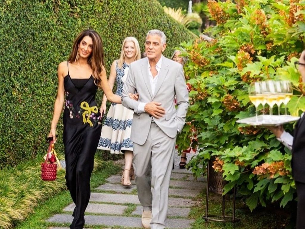 Amal y George Clooney en el Lago Di Como para una cena de su fundación.
