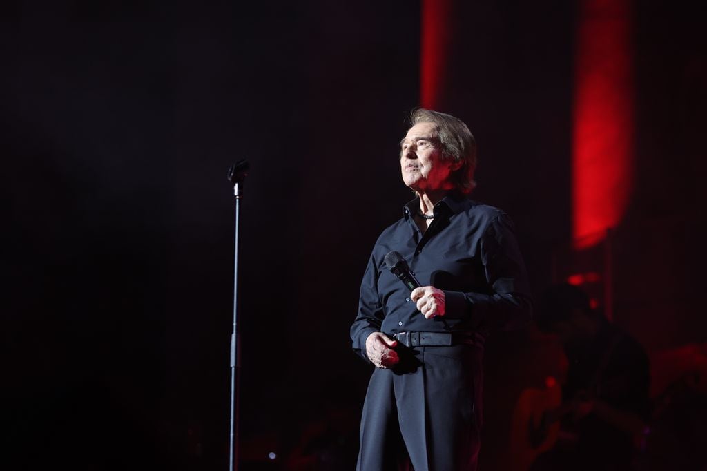 Raphael canceló un concierto en Zamora, España, por motivos de salud.