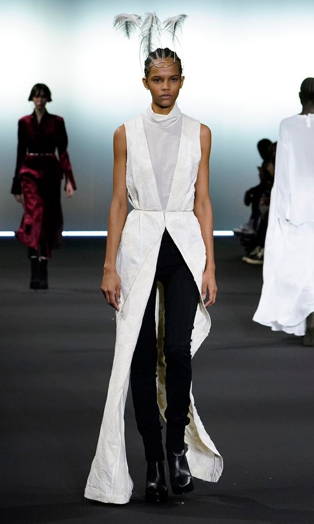 Ann Demeulemeester : Runway - Paris Fashion Week Womenswear Fall/Winter 2020/2021
