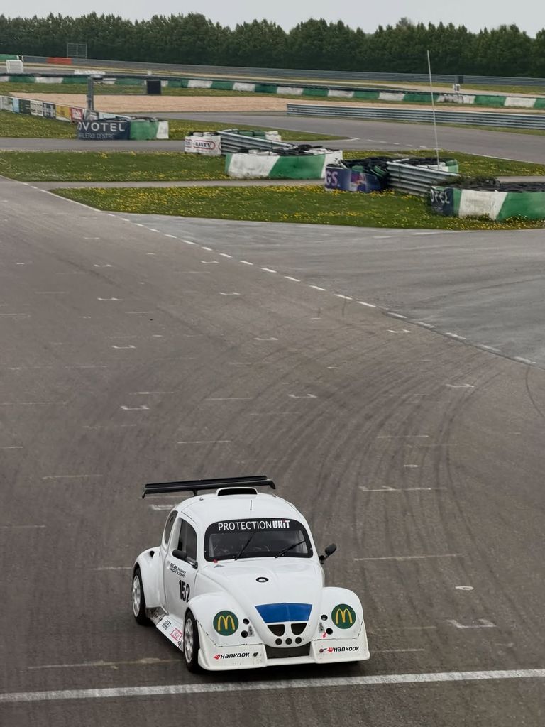 Coche del príncipe Aymeric en la carrera