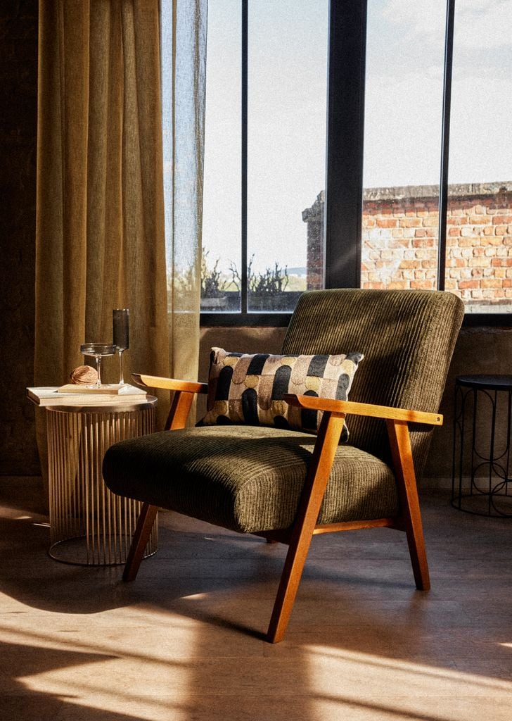 Sillón con tapicería de terciopelo verde