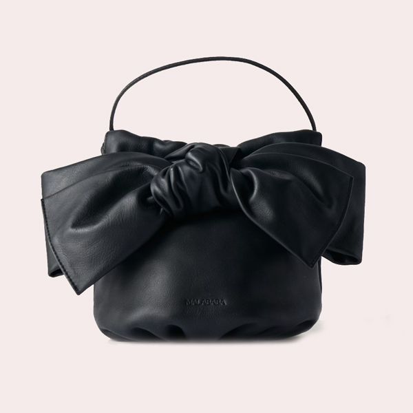 Bolso pequeño con lazo negro