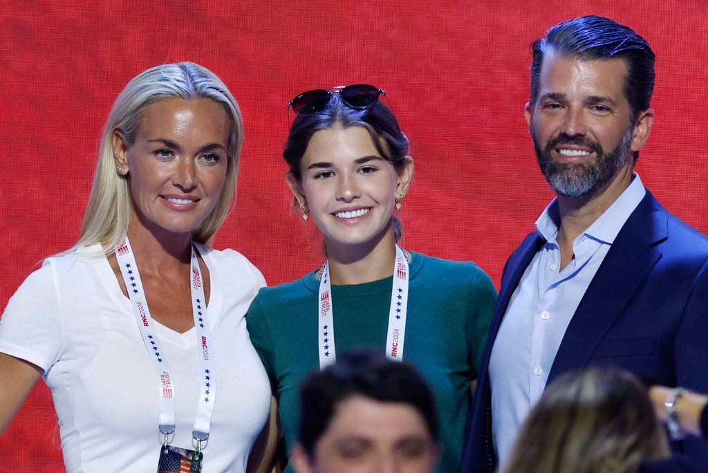 Donald y Vanessa Trump, con Kai, su primogénita, en una evento republicano en julio de 2024..