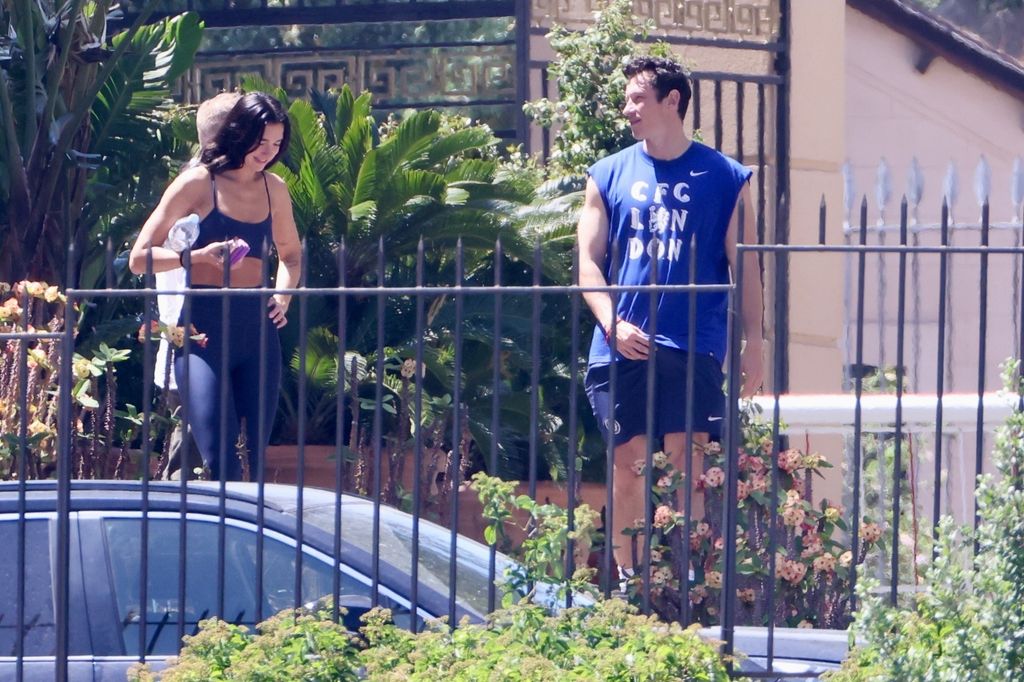 Dua Lipa y Callum Turner en Italia