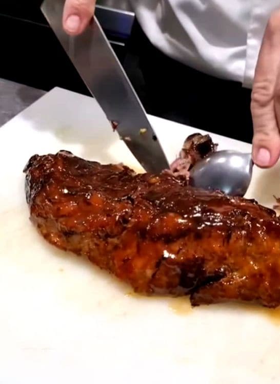 Costilla, uno de los platos estrella de Poncio.