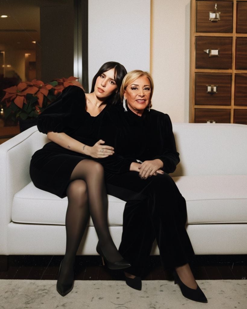 Sylvia Pasquel y su nieta Camila