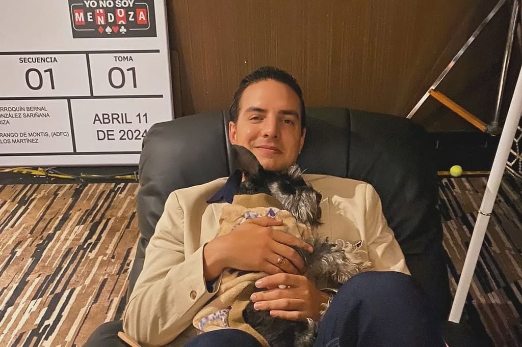 Nala acompaña a Vadhir a todas partes