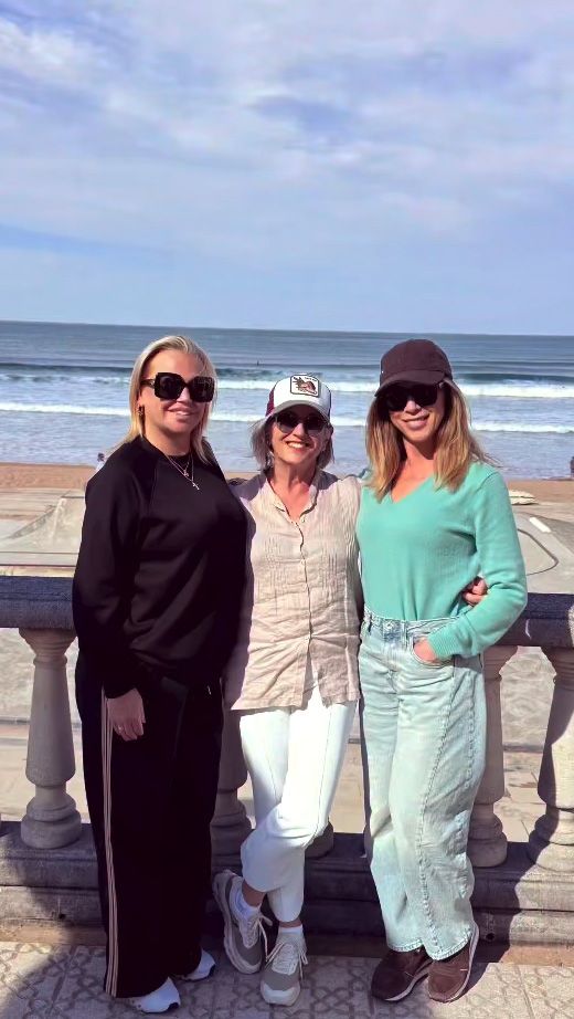 Belén Esteban junto a la repostera Eva Arguiñano, hermana de Karlos