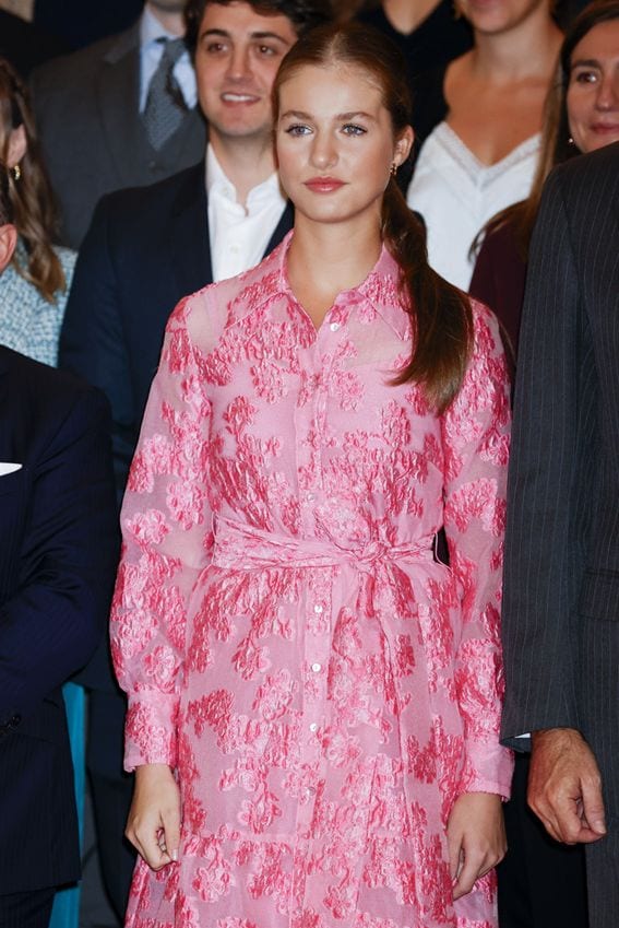 La princesa Leonor y su guiño al estilo de su madre en las audiencias de los Premios Princesa de Asturias 2023