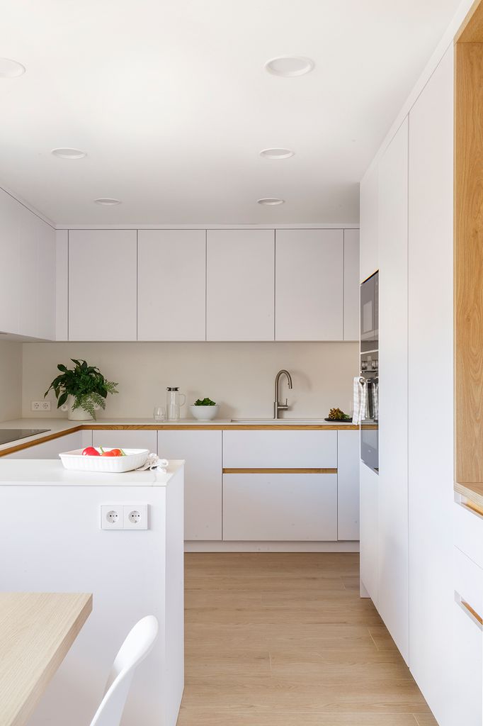 Cocina con tiradores tipo uñero. 