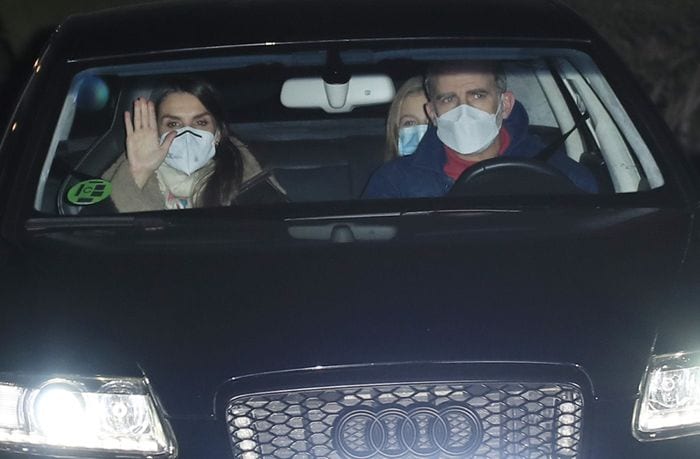 Los Reyes y sus hijas disfrutan de una tarde de regalos y roscón con Jesús Ortiz