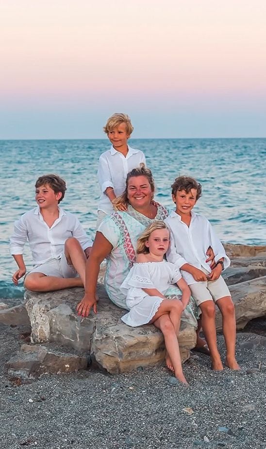 Caritina Goyanes y sus hijos via Instagram
