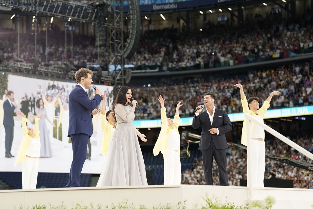 Daniel Diges, Diana Navarro y David Bustamante durante su actuación