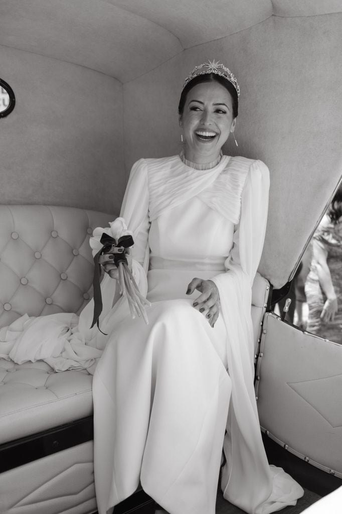 novia viral con tiara