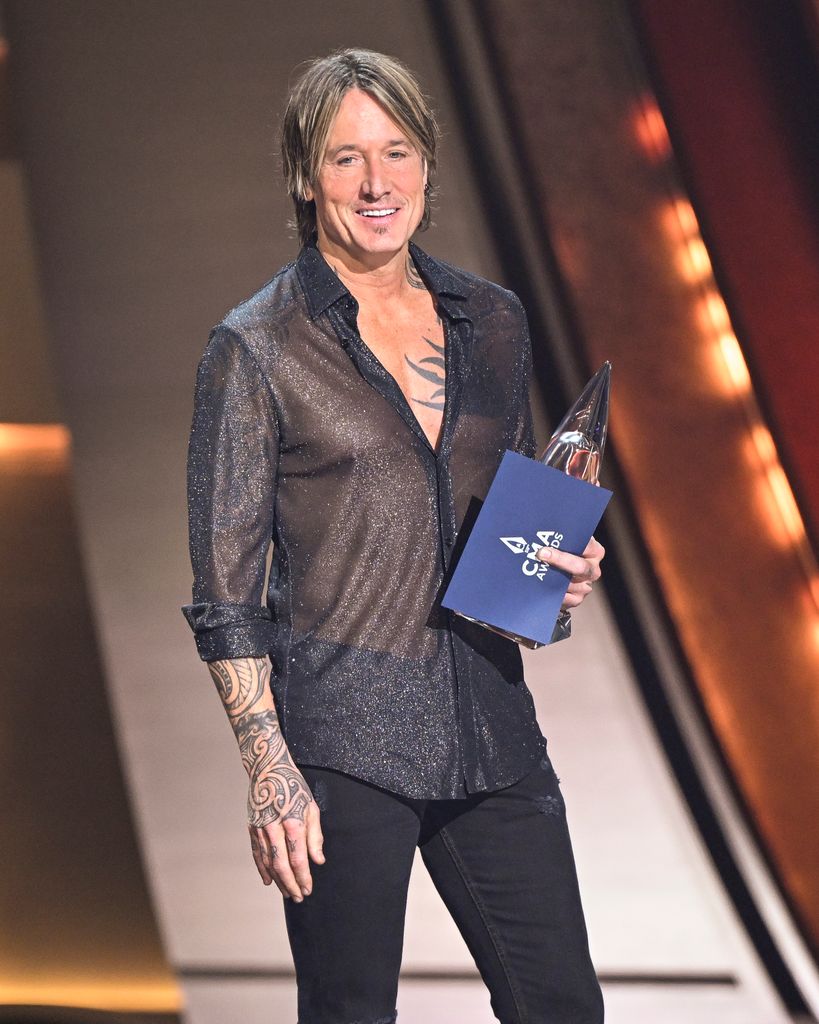 Keith Urban en los Annual CMA Awards celebrados en el Bridgestone Arena en Nashville, Tennessee, el 19 de noviembre de 2025