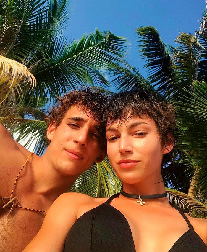 Miguel Herrán y Úrsula Corberó