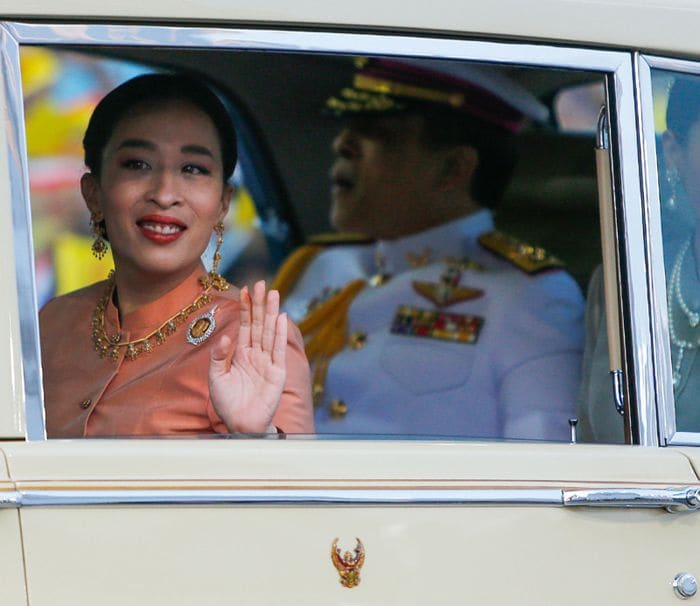 Rama X y su hija, la princesa Bajrakitiyabha