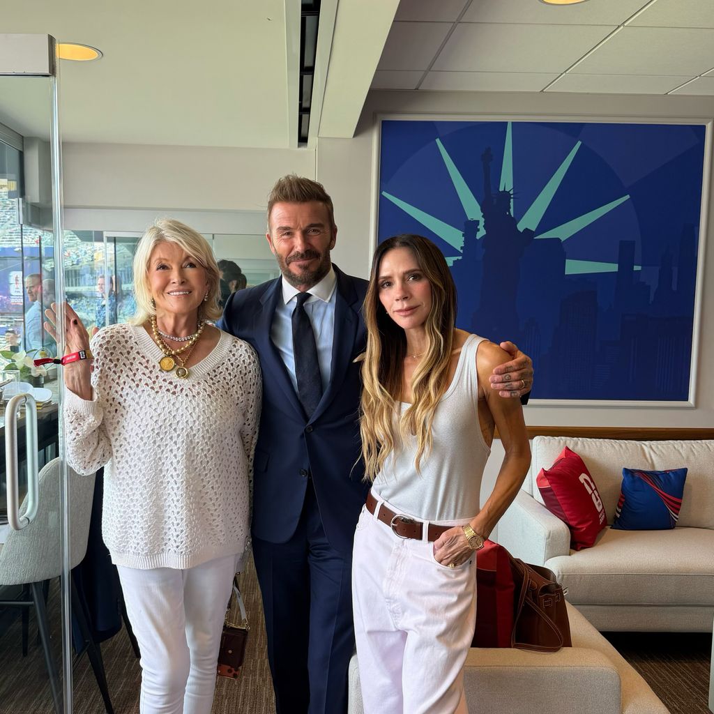 Martha Stewart con los Beckham en el MetLife Stadium.