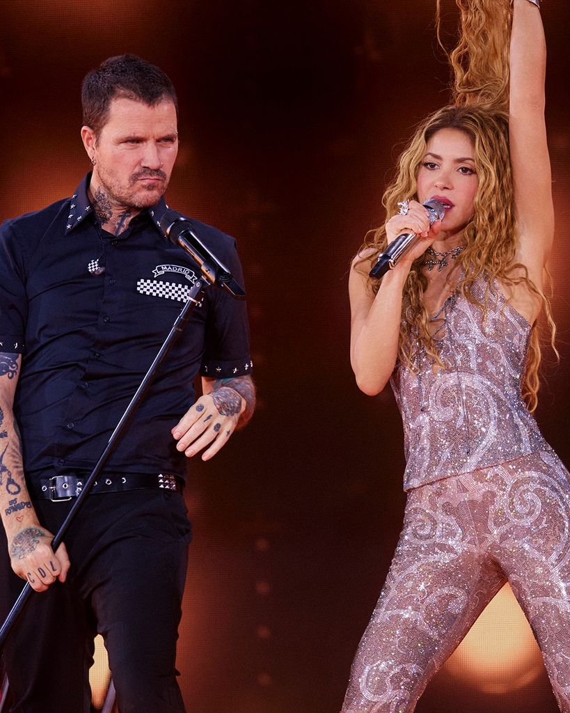 Shakira cantando con Dani Martín