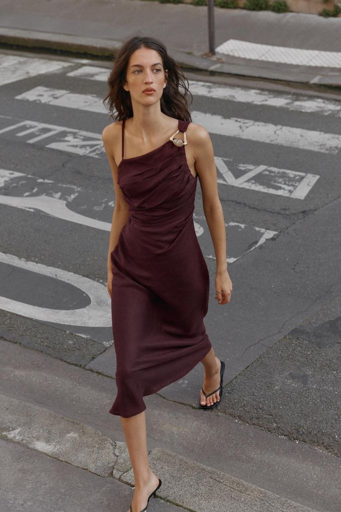 Vestido de invitada de Zara