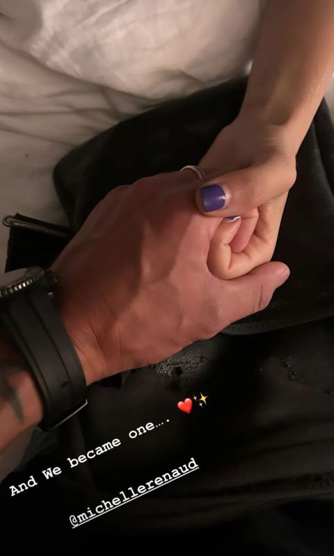 La imagen de sus manos entrelazadas y el mensaje "ahora somos uno" desató los rumores de que Matías Novoa y Michelle Renaud se habían comprometido